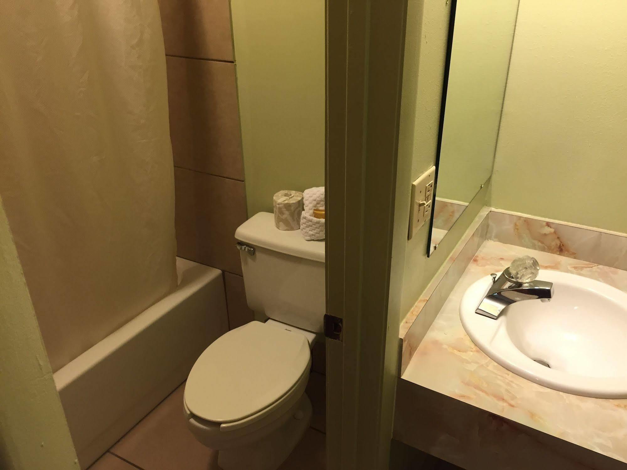 Sebring Inn Екстериор снимка
