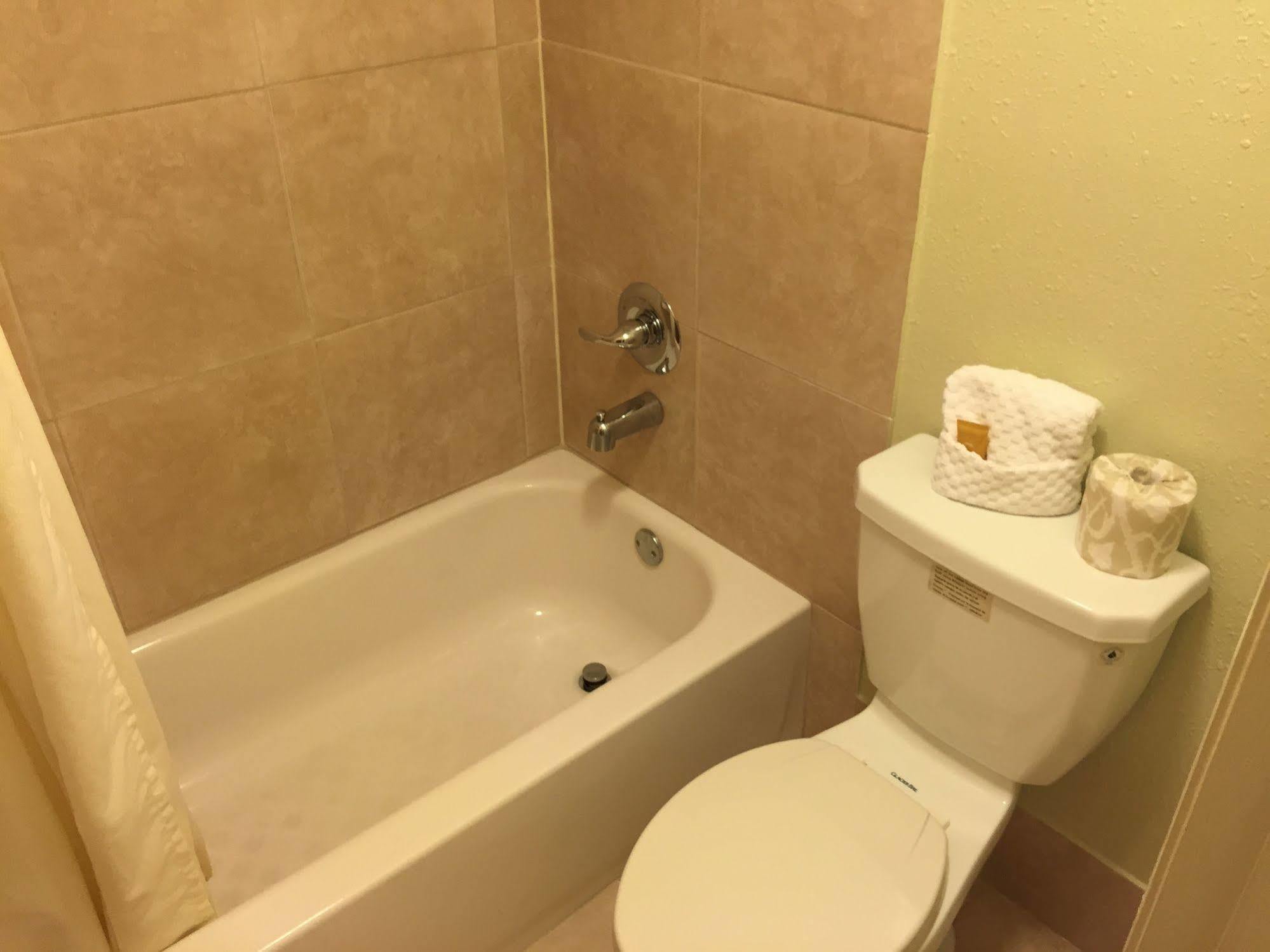 Sebring Inn Екстериор снимка