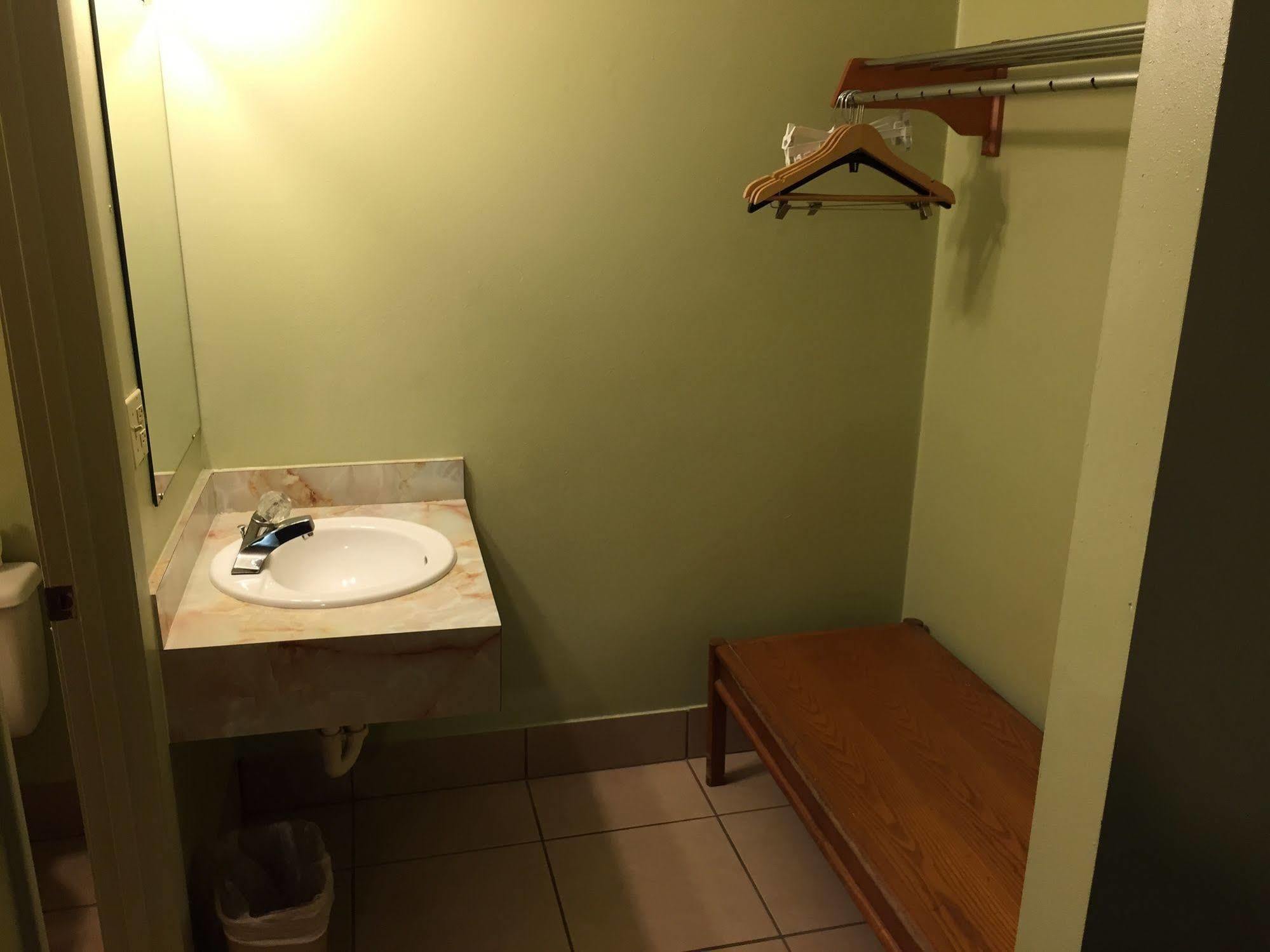 Sebring Inn Екстериор снимка