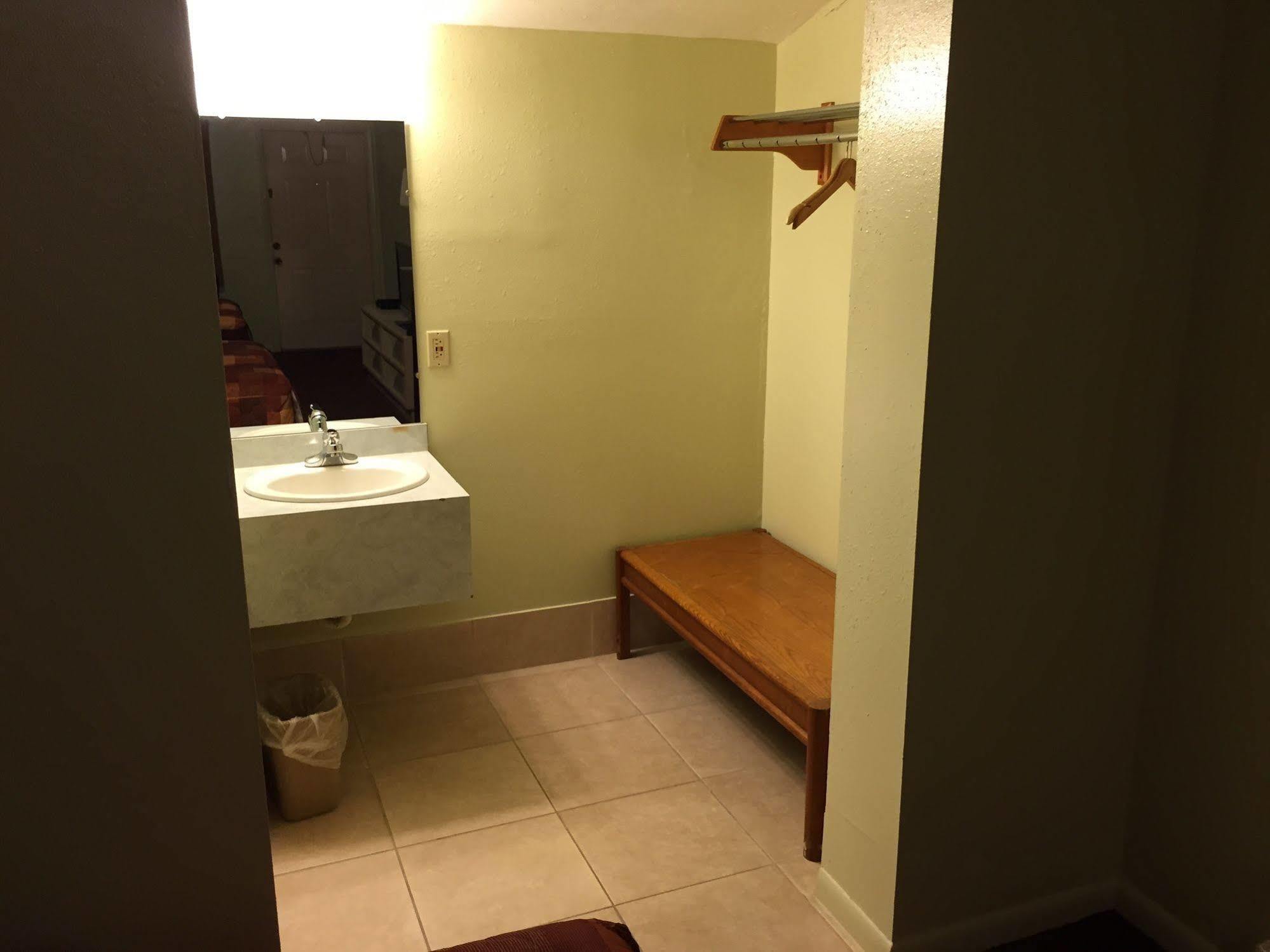 Sebring Inn Екстериор снимка