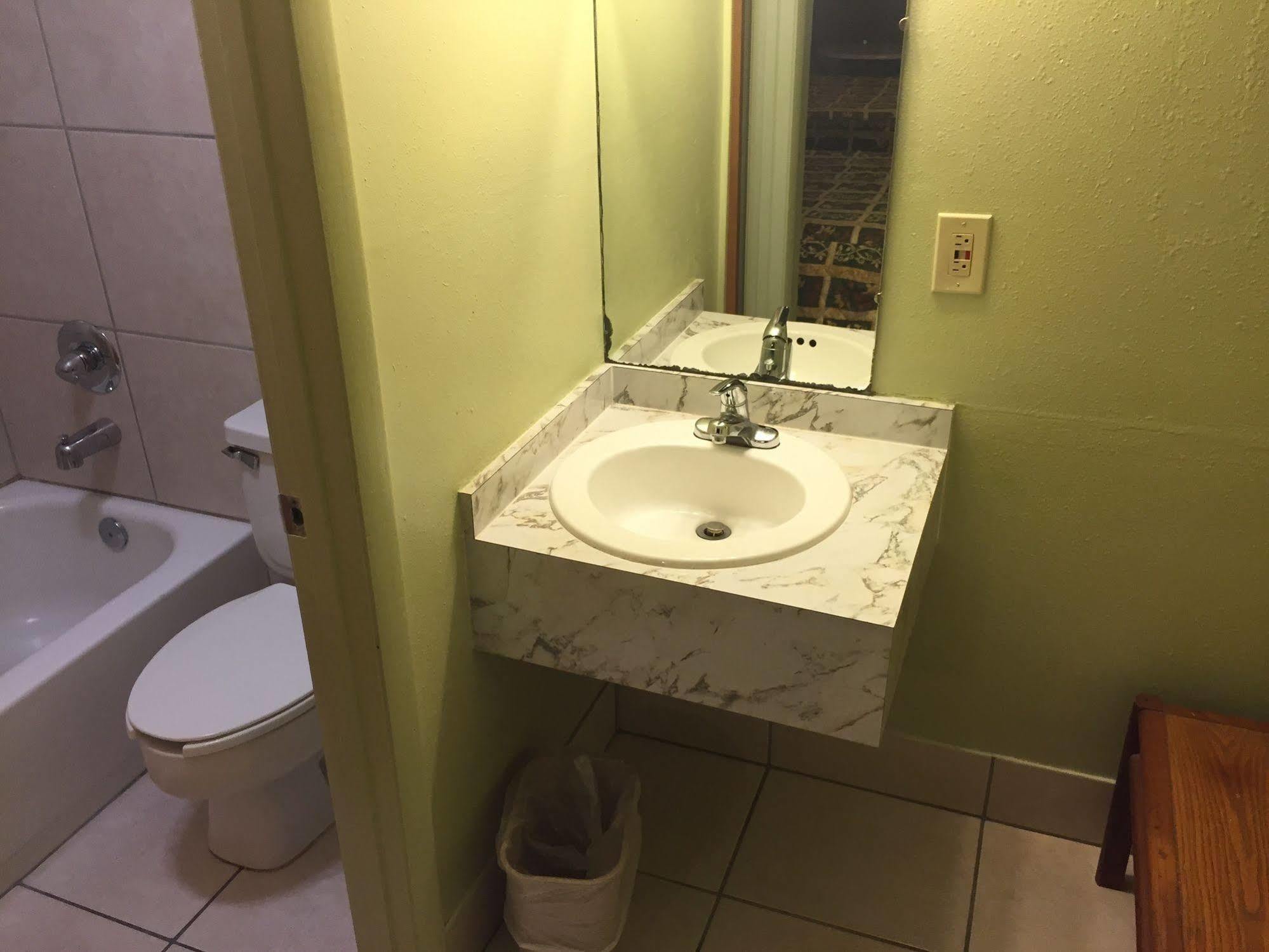 Sebring Inn Екстериор снимка
