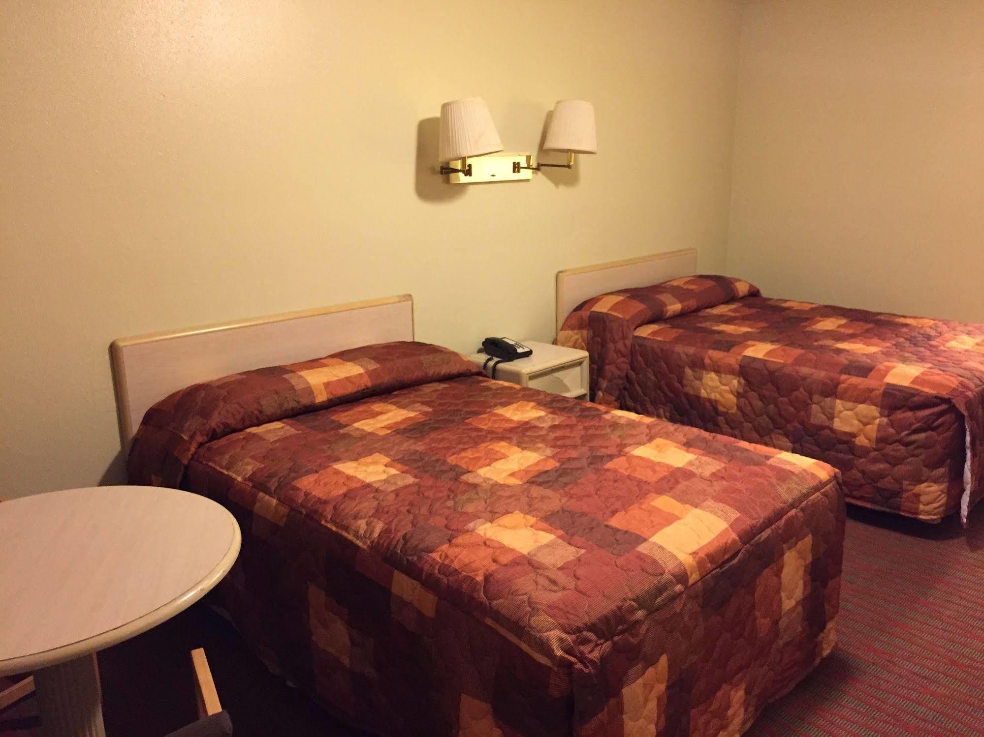Sebring Inn Екстериор снимка