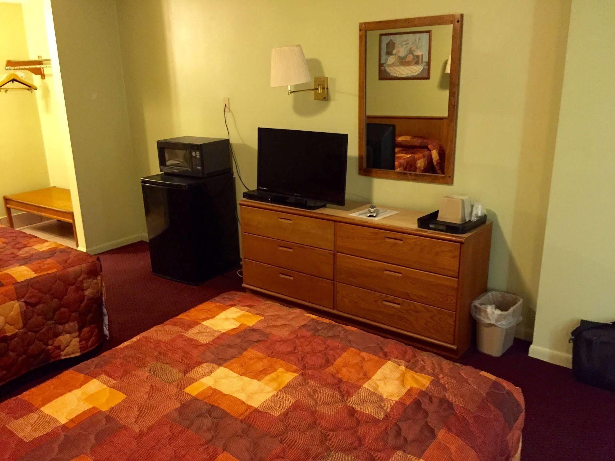 Sebring Inn Екстериор снимка