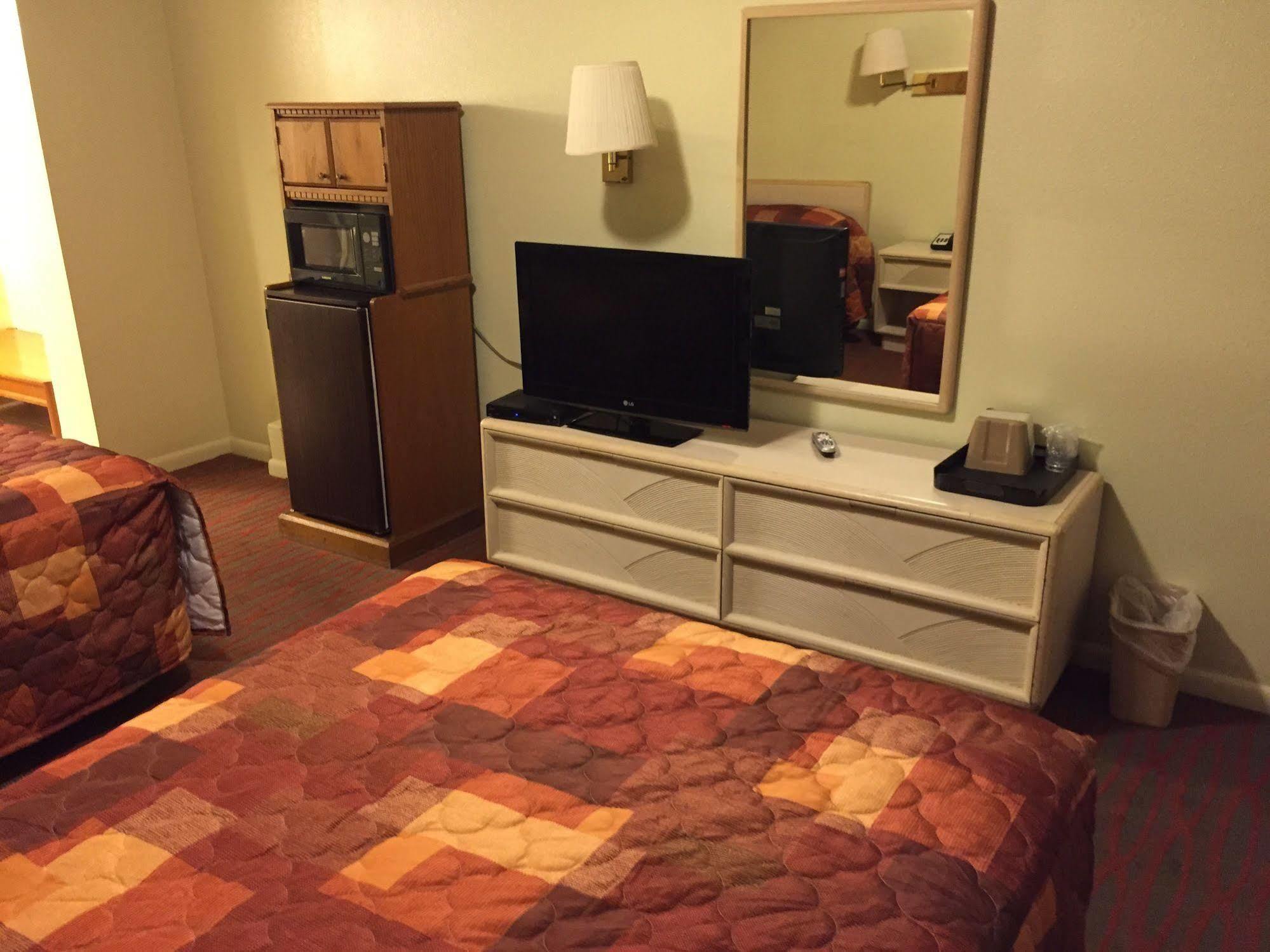 Sebring Inn Екстериор снимка