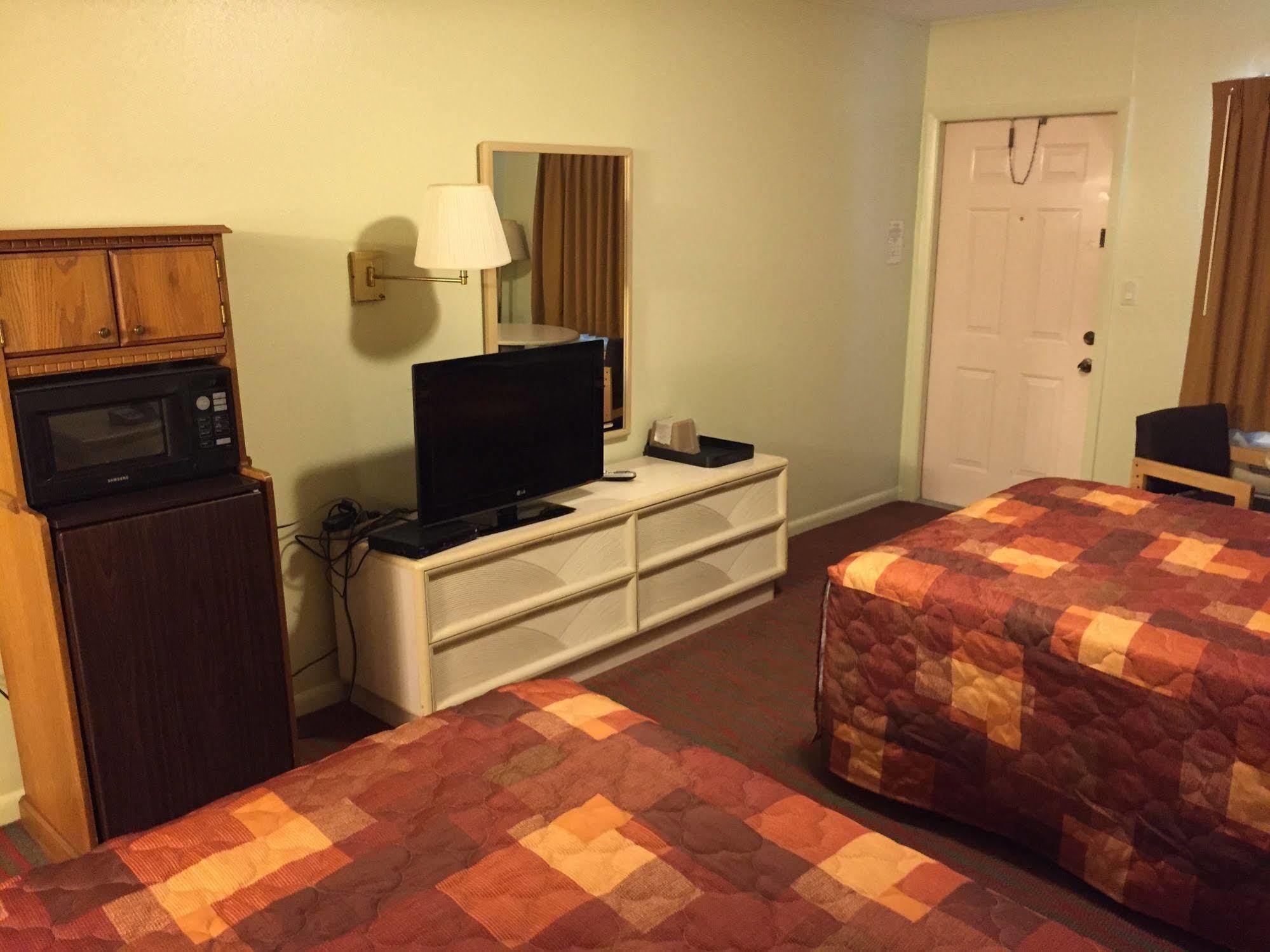 Sebring Inn Екстериор снимка