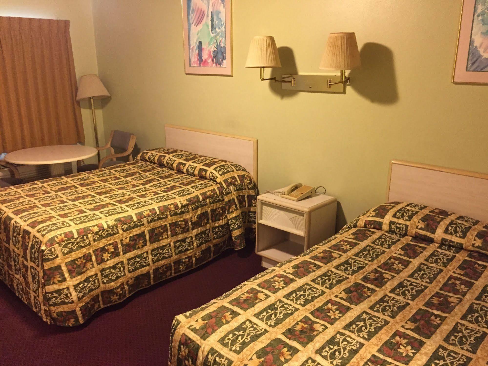 Sebring Inn Екстериор снимка