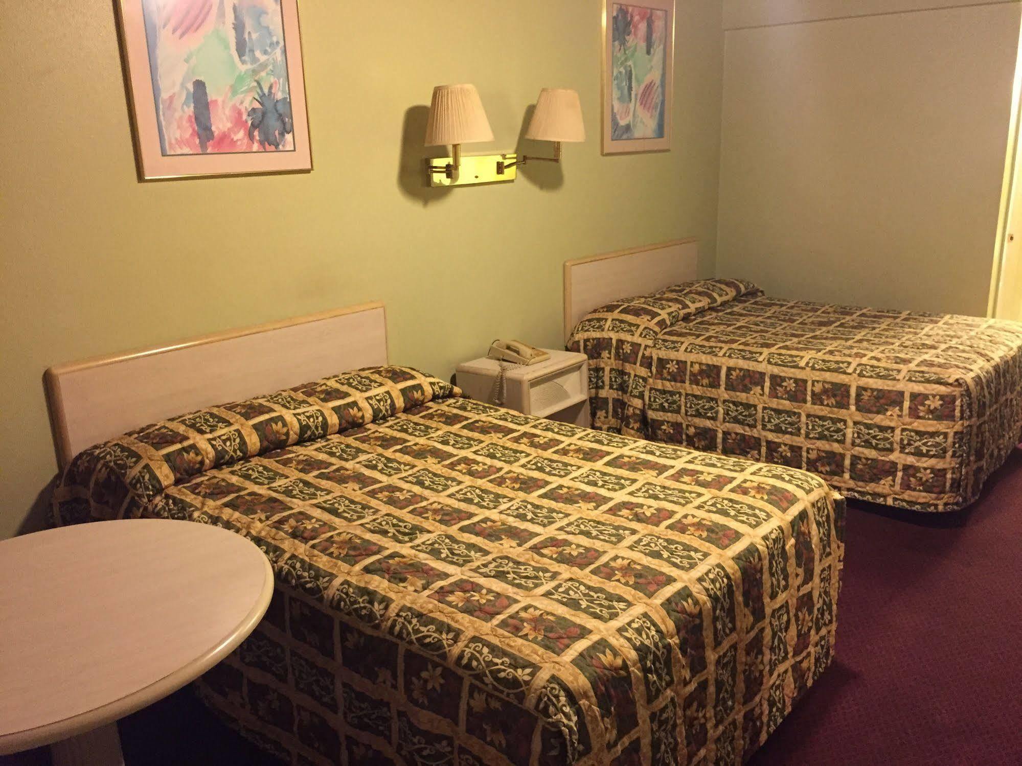 Sebring Inn Екстериор снимка